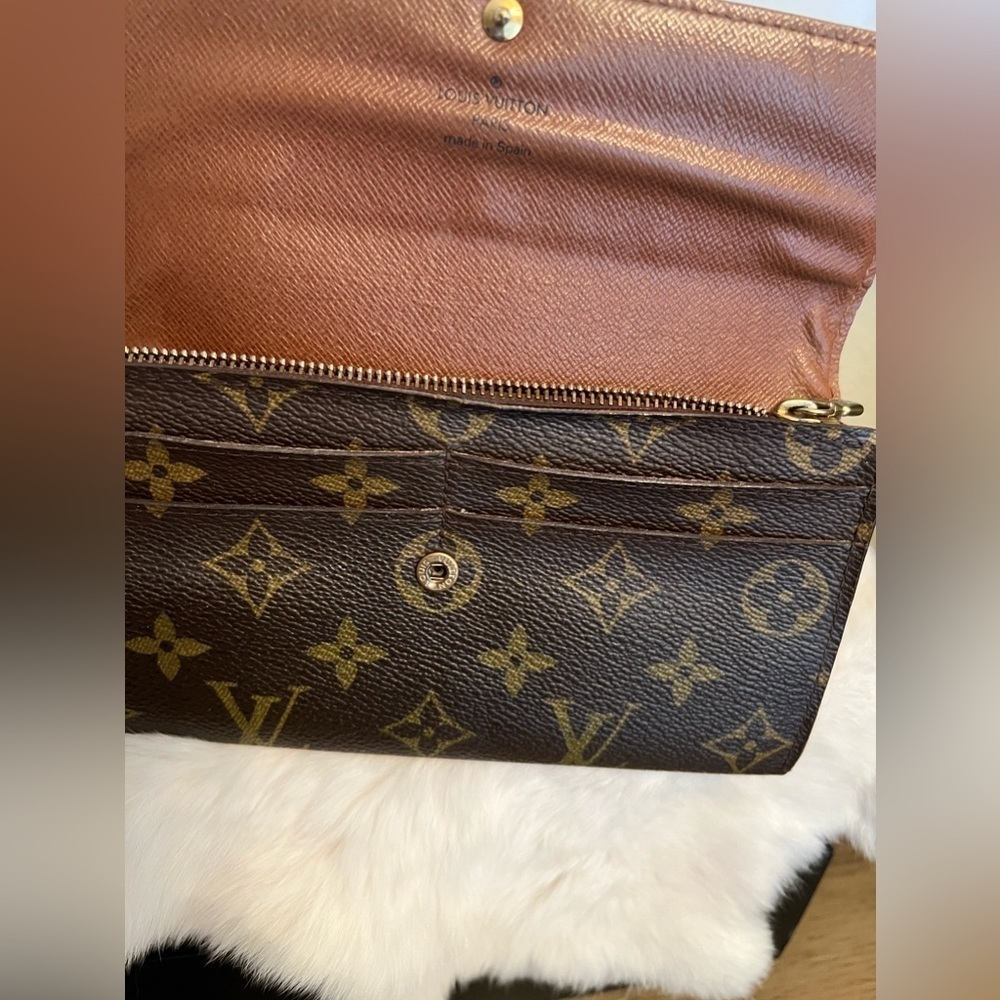 Authentic Louis Vuitton Sarah Monogram Wallet - Picture 9 of 15